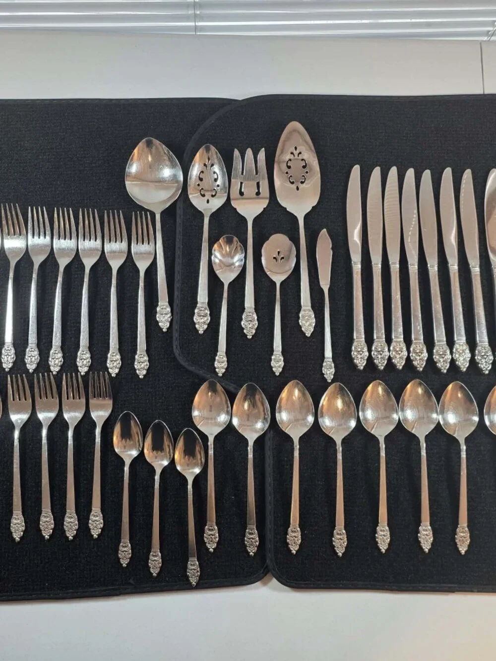 ONEIDA VINLAND STAINLESS FLATWARE SET SERVING SPOONS NORDIC CROWN 41 PCS